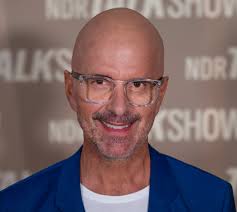 Christoph Maria Herbst: Das Leben, die Karriere und das Vermächtnis der deutschen Comedy-Ikone